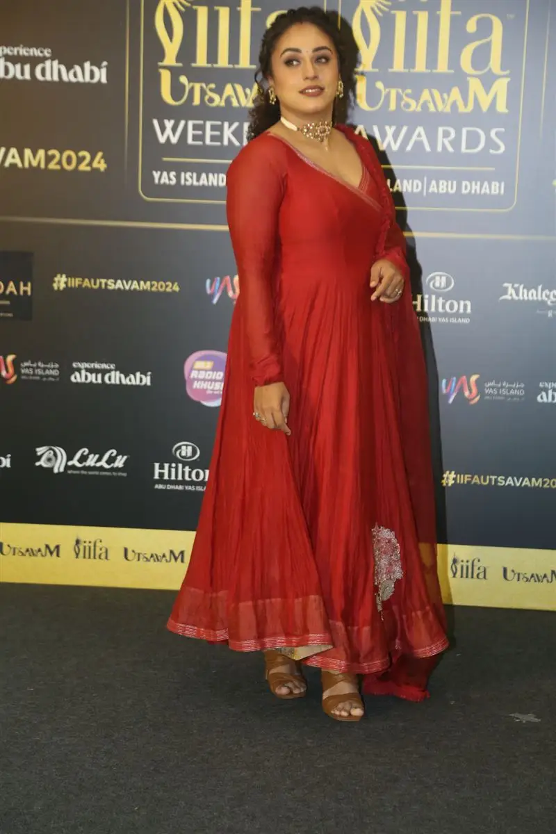 Pearle Maaney Stills in Red Gown